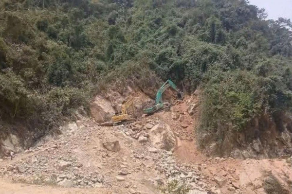 Một công nhân máy xúc tử vong khi thi công đường nối cao tốc Nội Bài - Lào Cai