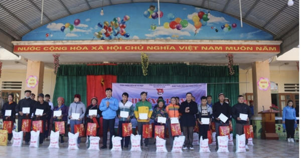 Mang hơi ấm đến với người dân nơi biên cương Tổ quốc Mang hơi ấm đến với người dân nơi biên cương Tổ quốc