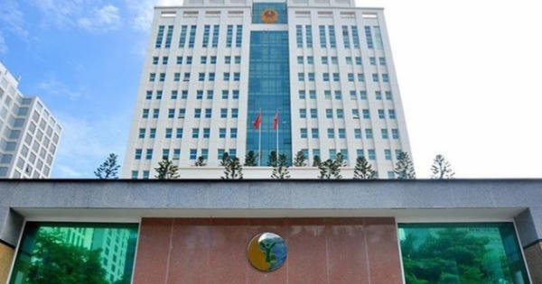 Vợ Phó Tổng Cục trưởng Bộ Tài nguyên & Môi trường tố chồng quan hệ ngoài luồng với "gái đẹp"!