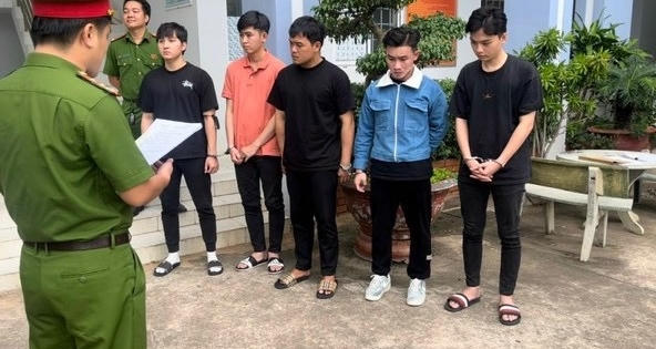 Bà Rịa - Vũng Tàu: Tạm giam nhóm thanh niên dựng cảnh đua xe ô tô rồi khoe lên mạng xã hội