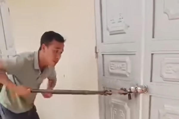 Cô giáo ở Hà Giang khóa cửa bỏ quên học sinh tiểu học trong lớp