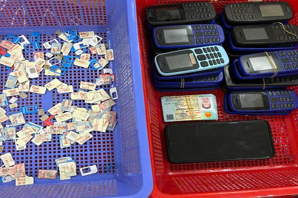 Bắt khẩn cấp 2 đối tượng ở An Giang lừa đảo trên không gian mạng, chiếm đoạt 3,2 tỷ đồng Bắt khẩn cấp 2 đối tượng ở An Giang lừa đảo trên không gian mạng, chiếm đoạt 3,2 tỷ đồng