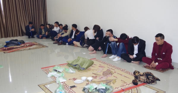 Hà Nam: Bắt số lượng khủng "con bạc" đang sát phạt nhau bằng hình thức xóc đĩa