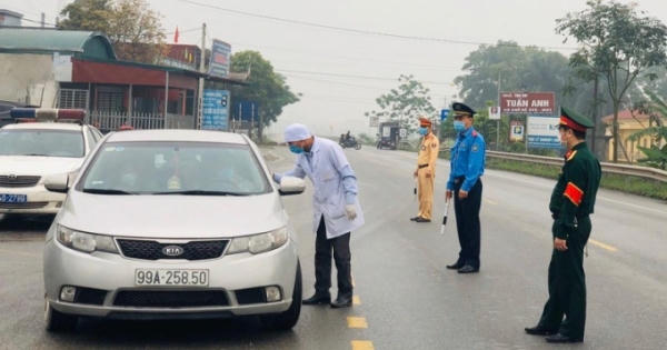 Những người lính 'đội mưa, rét”, trắng đêm trực chốt ngăn dịch