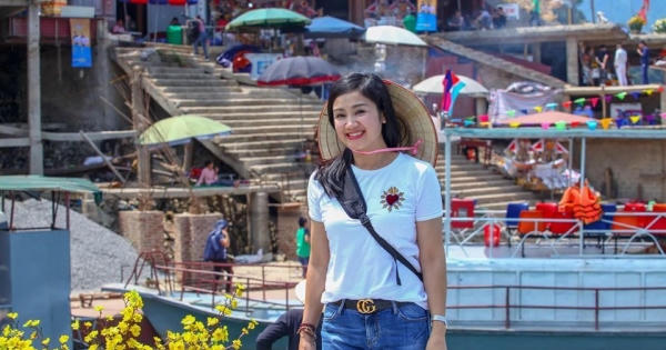 NSND Thu Hà 'lá ngọc cành vàng' vẫn trẻ đẹp U50