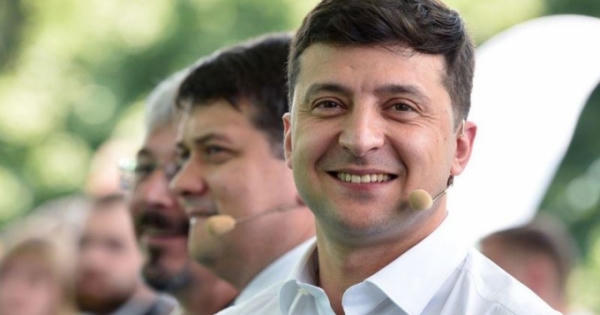 Tiết lộ lý do Tổng thống Ukraine mặc quần bơi xuất hiện trước công chúng?