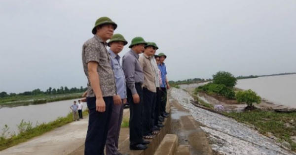Cấm biển, sơ tán dân trước khi bão số 4 đổ bộ