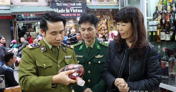 Kiểm tra công tác chống buôn lậu dịp Tết tại sân bay Nội Bài, chợ Đồng Xuân