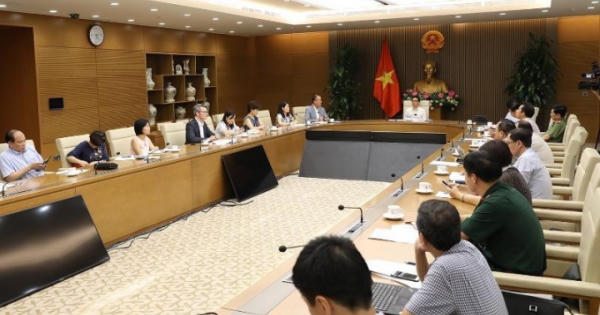 Thận trọng khi mở cửa biên giới, đường bay quốc tế