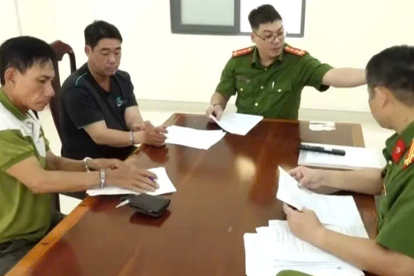 Khởi tố Chủ tịch và Phó Giám đốc Công ty vụ người đàn ông tử vong trên trụ điện ở Khánh Hòa Khởi tố Chủ tịch và Phó Giám đốc Công ty vụ người đàn ông tử vong trên trụ điện ở Khánh Hòa