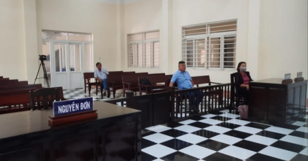 TAND huyện Châu Thành tiếp tục hoãn phiên toà vụ tranh chấp hợp đồng thương mại, bị đơn bức xúc