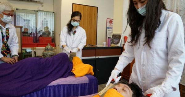 Kỹ nghệ “tẩm quất” bằng dao độc đáo ở thành phố Đài Loan