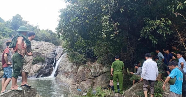 Ngã xuống khe, nữ sinh 16 tuổi tử vong