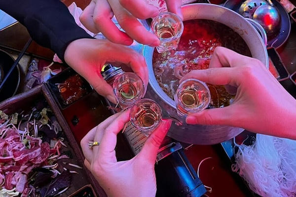 Cảnh báo tình trạng ngộ độc rượu giả gây chết người ngày cuối năm Cảnh báo tình trạng ngộ độc rượu giả gây chết người ngày cuối năm