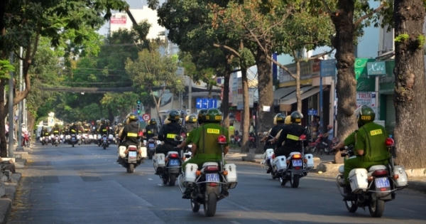 Công an TP. HCM đồng loạt xuất kích, tấn công tội phạm Công an TP. HCM đồng loạt xuất kích, tấn công tội phạm