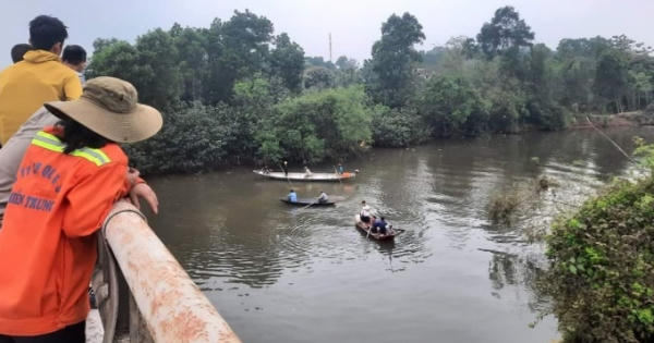 Hà Tĩnh: Phát hiện thi thể nam sinh trên sông Ngàn Mọ