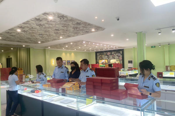 Liên tiếp phát hiện hàng lậu, hàng giả tại phường Tuần Châu và xã Quảng Tân