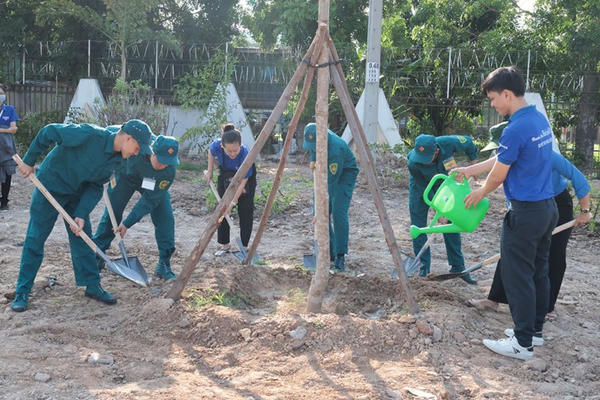 Bình Dương phát động “Tết trồng cây đời đời nhớ ơn Bác Hồ” Bình Dương phát động “Tết trồng cây đời đời nhớ ơn Bác Hồ”