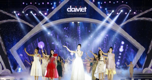 Hoa hậu Đỗ Mỹ Linh khoe giọng hát cực ngọt Hoa hậu Đỗ Mỹ Linh khoe giọng hát cực ngọt