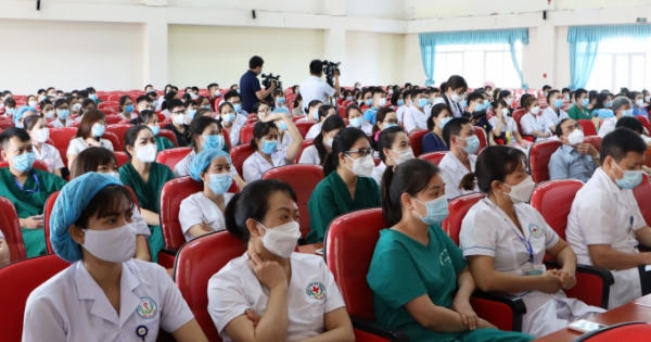 202 “chiến sỹ” ngành y của Bắc Ninh lên đường hỗ trợ TP Hà Nội chống Covid-19