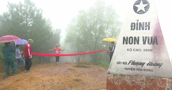 Hơn 300 vận động viên tham gia giải việt dã “Chinh phục đỉnh Non Vua huyền thoại”