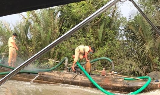 Đồng Nai: Phát hiện cát tặc lộng hành trên sông, thu giữ nhiều tang vật