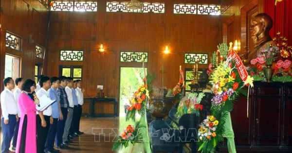Lễ giỗ Chủ tịch Hồ Chí Minh lần thứ 51 được tổ chức trang trọng