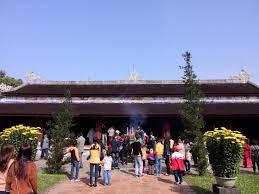 Đi chùa Đại Giác dâng hương cầu may đầu năm