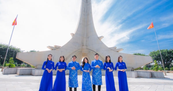 NTK Việt Hùng cùng thanh niên tô sắc thanh xuân lên áo dài Việt NTK Việt Hùng cùng thanh niên tô sắc thanh xuân lên áo dài Việt