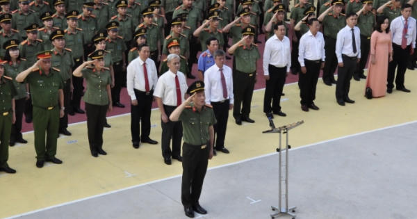 Vinh dự ngày đầu năm mới của các cán bộ, chiến sỹ Công an tỉnh Đồng Nai