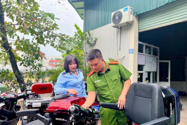 Kiểm tra đột xuất, thu giữ hàng chục chiếc xe điện không rõ nguồn gốc Kiểm tra đột xuất, thu giữ hàng chục chiếc xe điện không rõ nguồn gốc