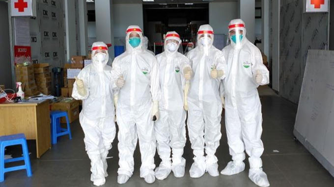 Chủ tịch nước đề nghị TP Hồ Chí Minh xem xét chế độ đãi ngộ y, bác sĩ Chủ tịch nước đề nghị TP Hồ Chí Minh xem xét chế độ đãi ngộ y, bác sĩ