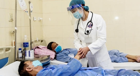 Bệnh nhân ung thư cần biết khi tiêm vaccine phòng COVID-19 Bệnh nhân ung thư cần biết khi tiêm vaccine phòng COVID-19