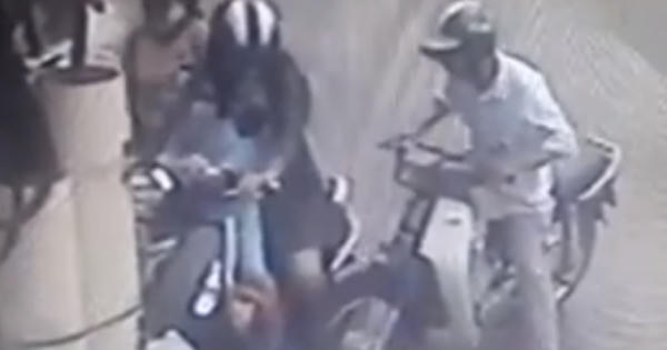 Clip: Dàn cảnh va chạm giao thông để móc túi