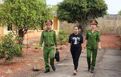 Khởi tố đối tượng dùng sim rác lừa đảo chiếm đoạt hàng tỷ đồng Khởi tố đối tượng dùng sim rác lừa đảo chiếm đoạt hàng tỷ đồng