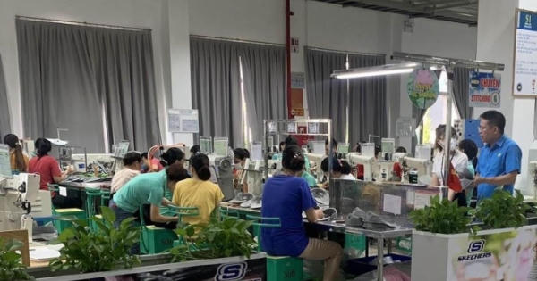 Hơn 1.000 công nhân Công ty TNHH Viet Glory đình công đòi quyền lợi đã đi làm trở lại