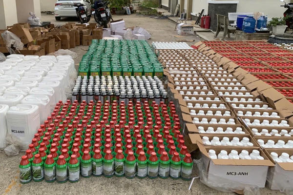 Tây Ninh: Phát hiện hai kho chứa gần 5.300 lít thuốc trừ sâu, thuốc diệt cỏ không rõ nguồn gốc