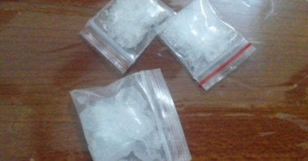 Bị 141 kiểm tra, vứt ma túy xuống đường vẫn không thoát Bị 141 kiểm tra, vứt ma túy xuống đường vẫn không thoát