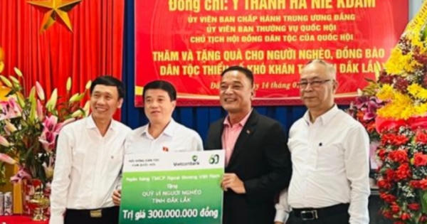 Đắk Lắk: Trao 400 triệu đồng cho người nghèo, đồng bào dân tộc thiểu số khó khăn