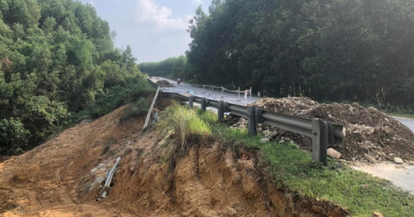 Đường mòn Hồ Chí Minh đoạn qua tỉnh Nghệ An bị sạt lở nghiêm trọng Đường mòn Hồ Chí Minh đoạn qua tỉnh Nghệ An bị sạt lở nghiêm trọng