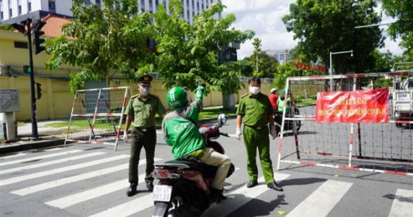 Shipper được phép di chuyển liên quận nếu vận chuyển hàng thiết yếu cho khu phong tỏa, cách ly