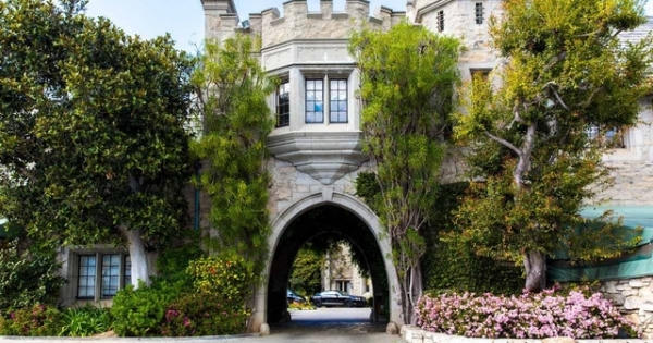 Khám phá “chốn ăn chơi” của ông trùm Playboy