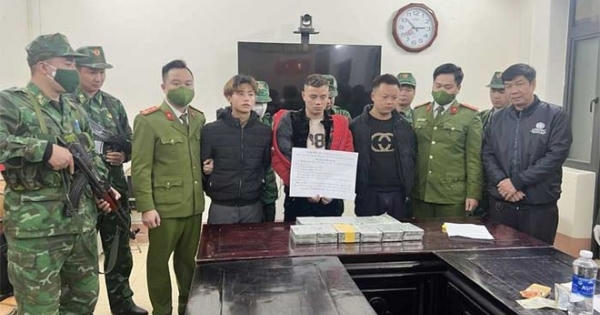 Bắt nhóm đối tượng vận chuyển trái phép 22 bánh heroin
