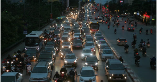 Hà Nội: Thi công thu hẹp dải phân cách, đường Nguyễn Chí Thanh thường xuyên ùn tắc Hà Nội: Thi công thu hẹp dải phân cách, đường Nguyễn Chí Thanh thường xuyên ùn tắc