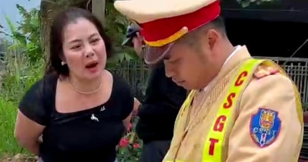 Tuyên phạt 20 tháng tù người phụ nữ đòi "hôn cảnh sát giao thông cho đến chết"