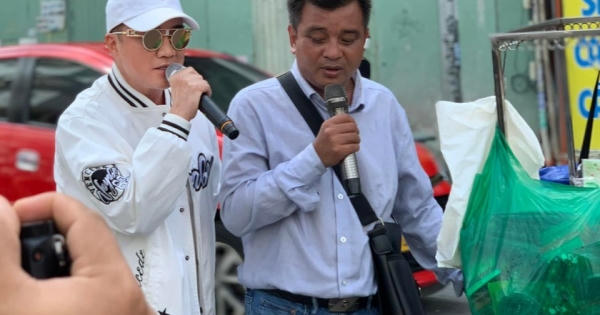 Đàm Vĩnh Hưng tặng chi phí mổ mắt cho người hát rong khiếm thị Đàm Vĩnh Hưng tặng chi phí mổ mắt cho người hát rong khiếm thị