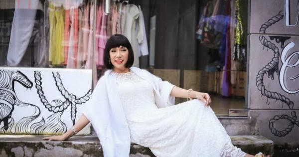 Long Nhật mặc váy bồng bềnh, tạo dáng khó đỡ. Long Nhật mặc váy bồng bềnh, tạo dáng khó đỡ.