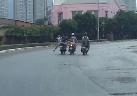 Bị nạn nhân truy đuổi, tên cướp giật 'bỏ của chạy lấy người'