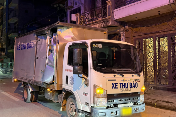 Truy tìm tài xế ôtô tải gây tai nạn liên hoàn rồi bỏ trốn ở Hà Nội Truy tìm tài xế ôtô tải gây tai nạn liên hoàn rồi bỏ trốn ở Hà Nội