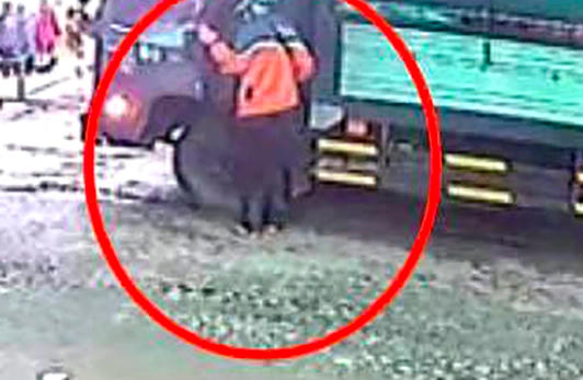 Video: Bắt giữ đối tượng là shiper hồn nhiên lên xe tải "cuỗm" số tiền hàng trăm triệu đồng